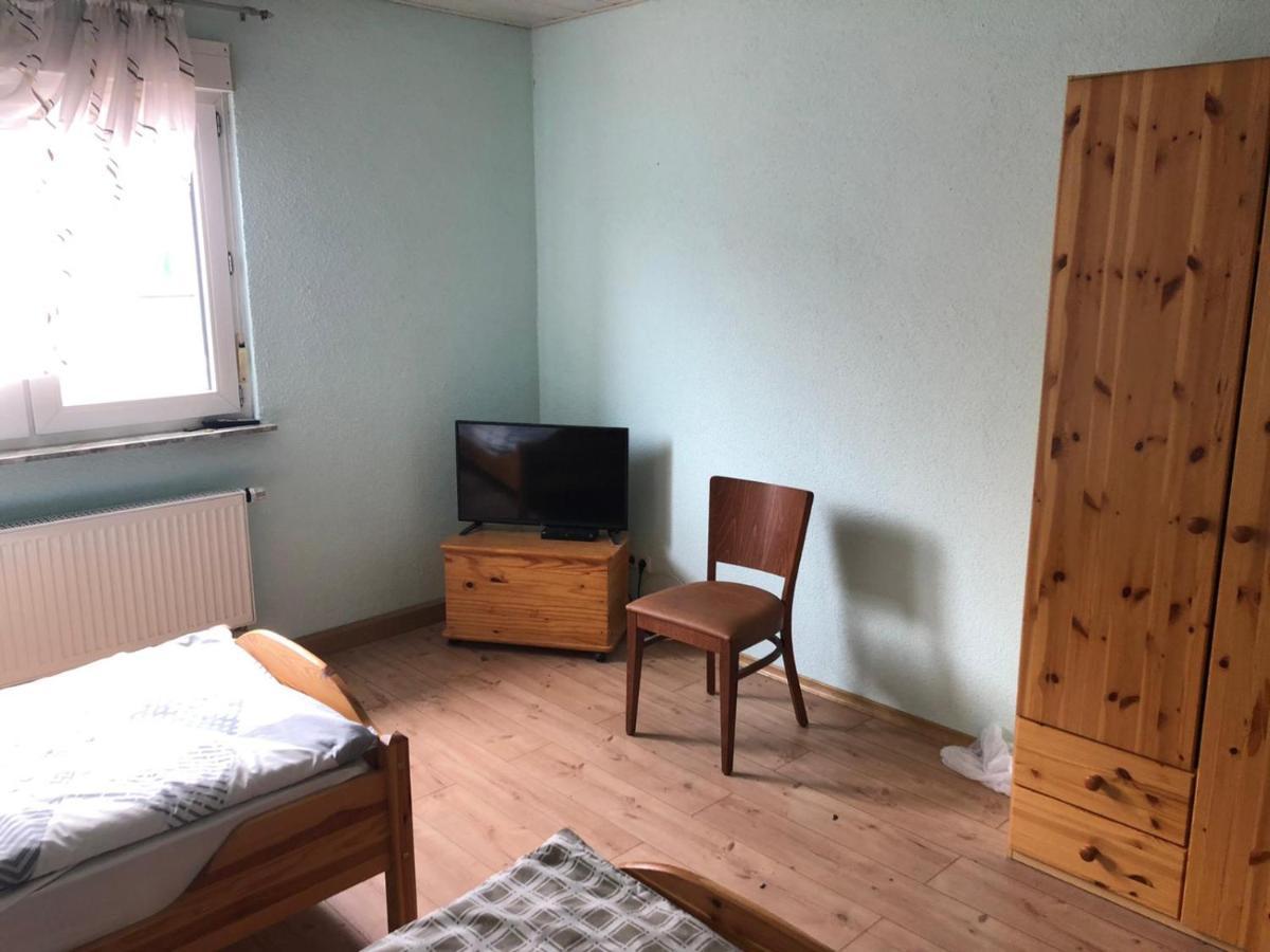 Monteurunterkunft Oberhausen-Rheinhausen Ngoại thất bức ảnh